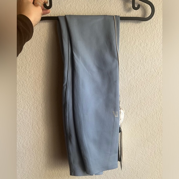 #30 NWT Vuori Evolve Lunar Legging, Cloud, Small | Retail $128 - Picture 4 of 6